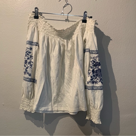 Off the shoulder AE top - Picture 1 of 6